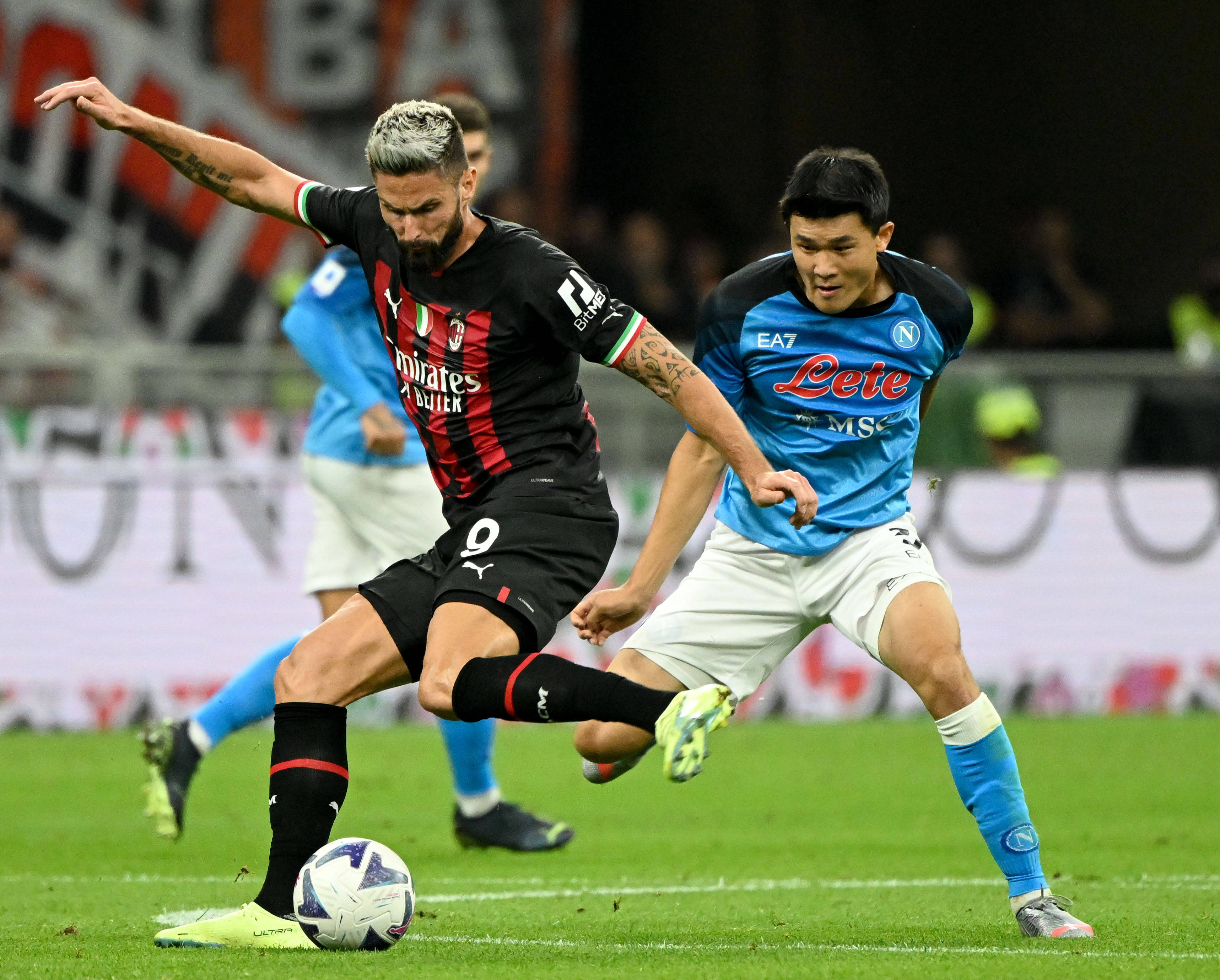 APP下载 LY Sports-“意甲战况火爆，多支球队争夺前四名”