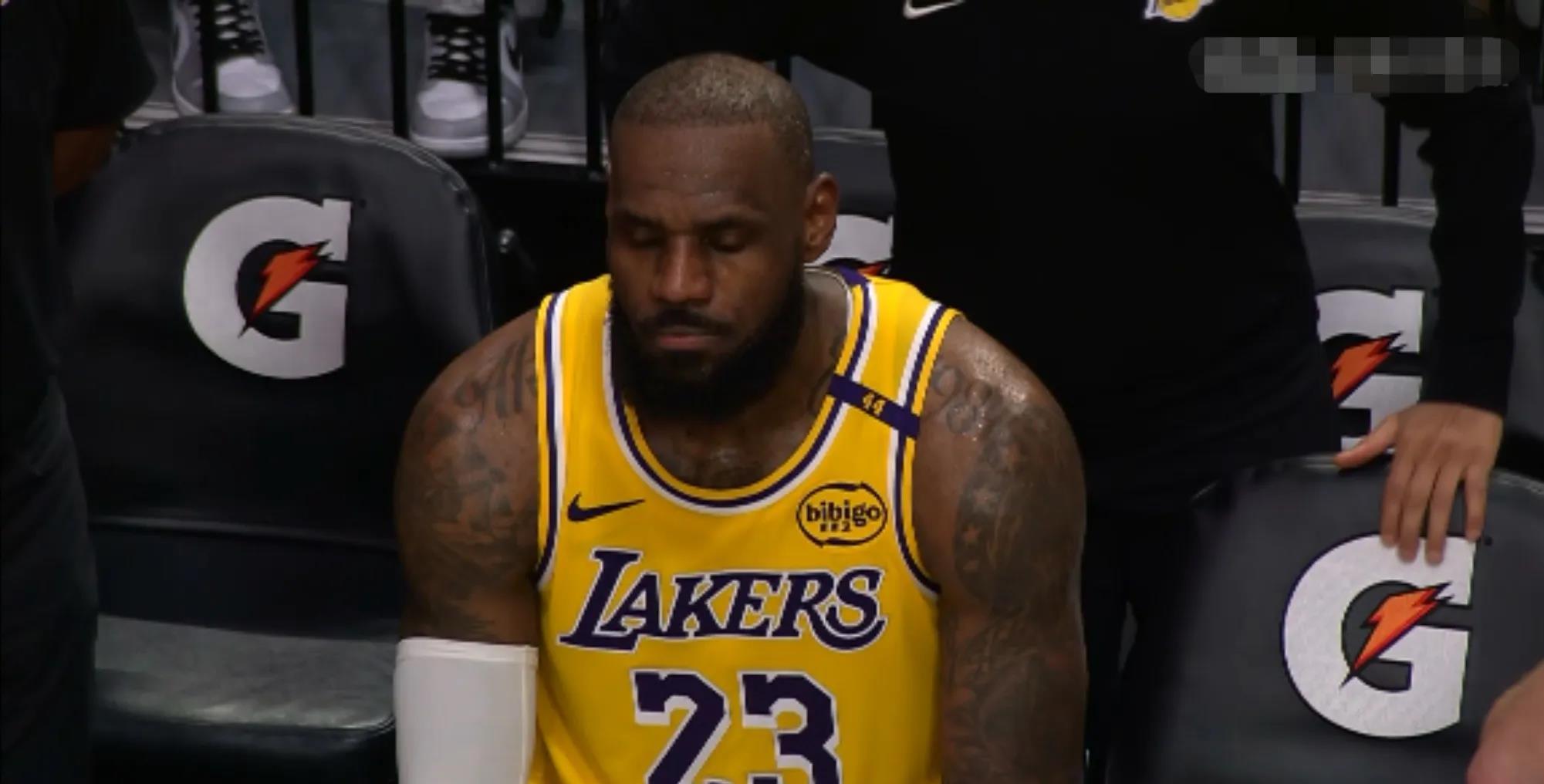 leyu.com-乐鱼体育：湖人队新赛季战术：詹姆斯减少持球，提升进攻效率的简单介绍