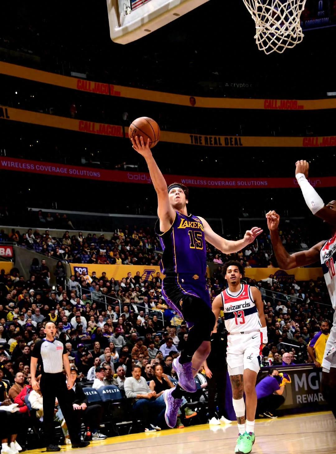 乐鱼体育:湖人队新赛季战术:詹姆斯减少持球,提升进攻效率的简单介绍 乐鱼体育:湖人队新赛季战术:詹姆斯减少持球,提升进攻效率的简单介绍